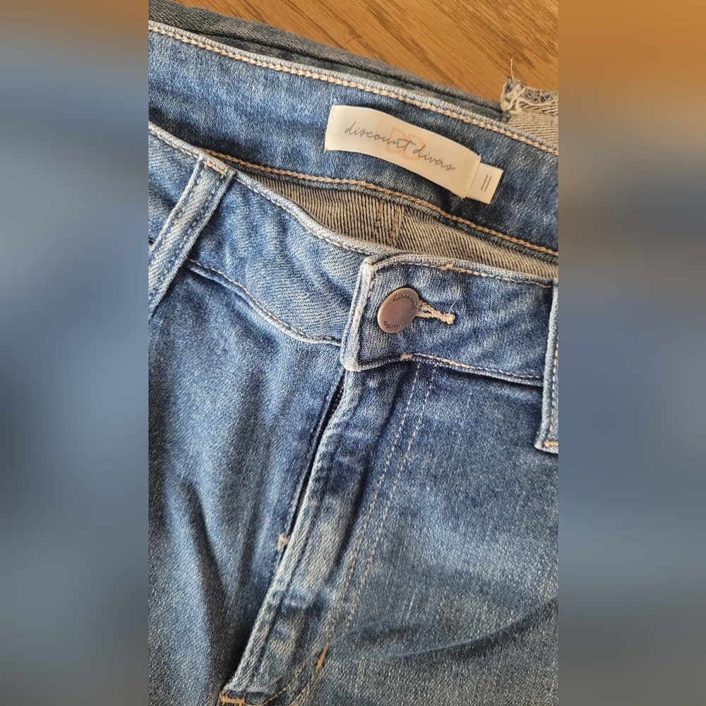 Discount Divas Jeans - Picture 3 of 3